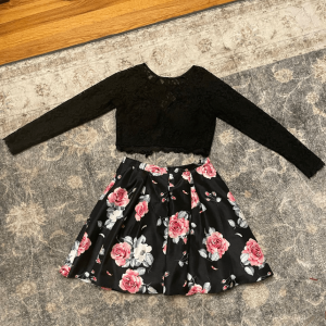 2 piece Kid Girl Lace Design Long sleeve Tee and Bowknot Design Floral Print Skirt Set - MomYom PK