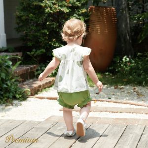 2pcs Baby Girl Naia™ Ocean Print Flutter-sleeve Top and Ruffle Trim Solid Shorts Set - 18-24 Months, GrayGreen