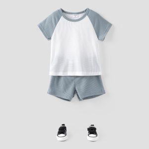 2-piece Toddler Boy Waffle Colorblock Raglan Sleeve Tee and Solid Color Shorts Set - Blue / 3-4 Years
